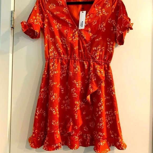 BB Dakota Overlap floral Burnt Orange Dress NWT - Picture 2 of 5